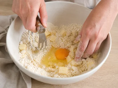 Mürbeteig kurz kneten