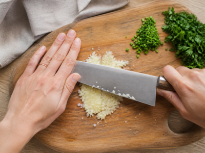Knoblauch fein vorbereiten